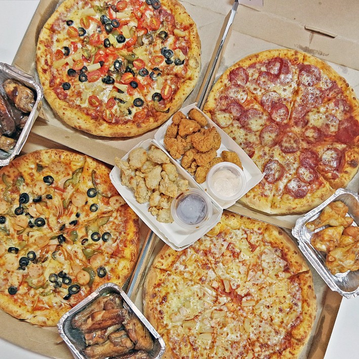 Domino's Cheesy Mozzarella Stix