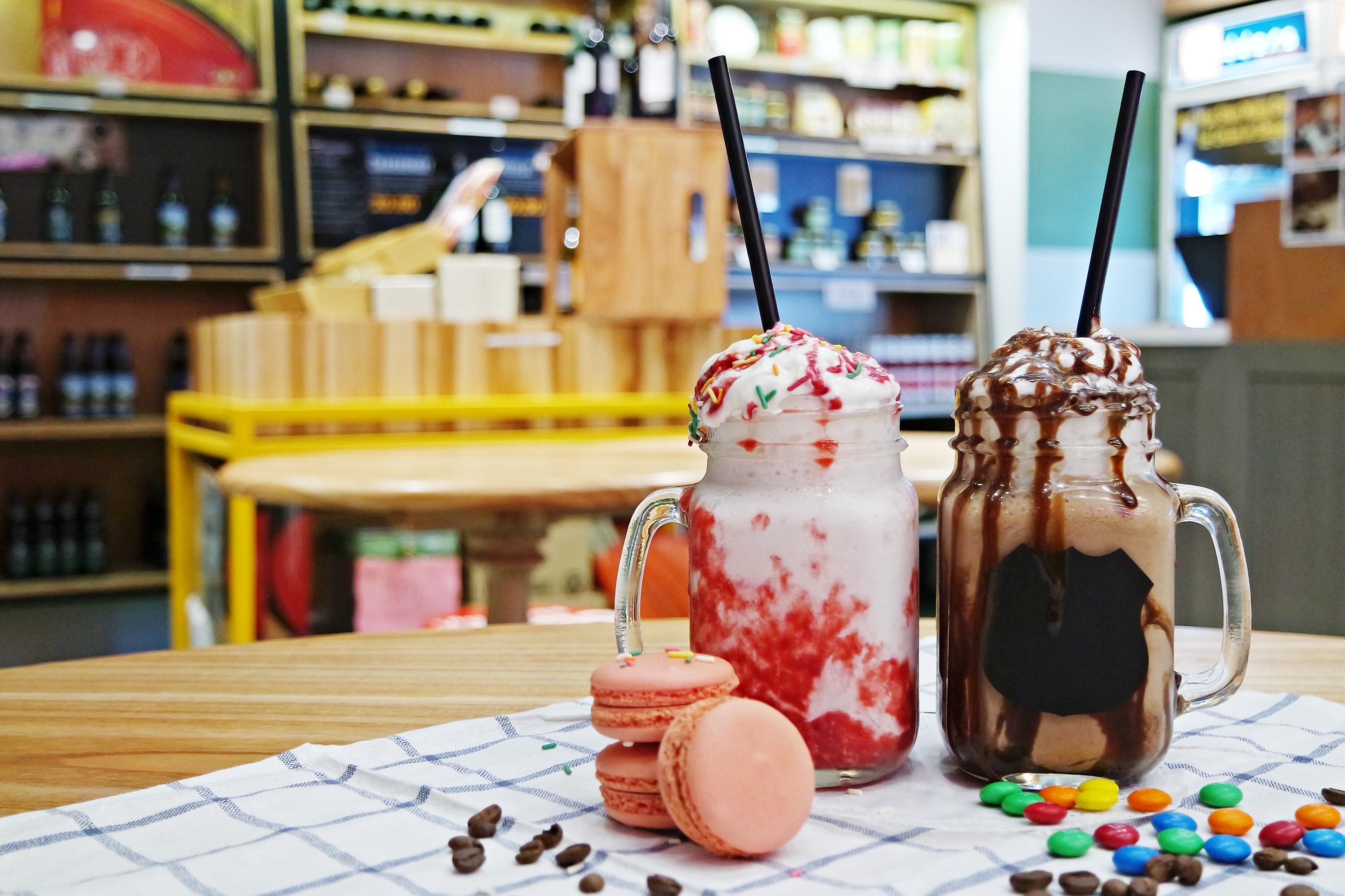 Strawberry & Chocolate Classic Milkshakes 